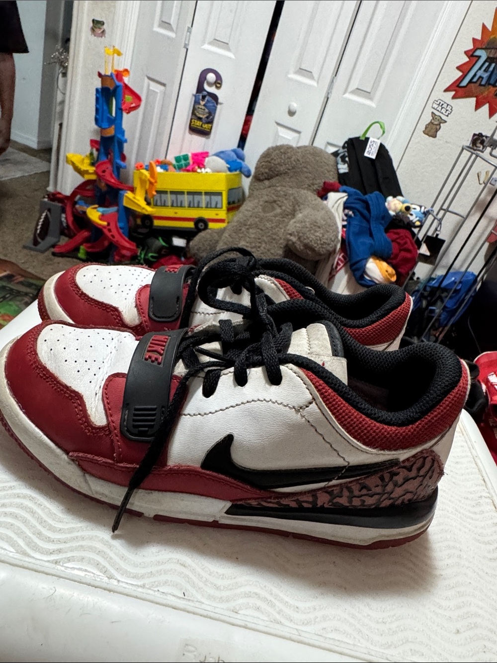 Nike Kids White, Red and Black Low-Top Sneakers